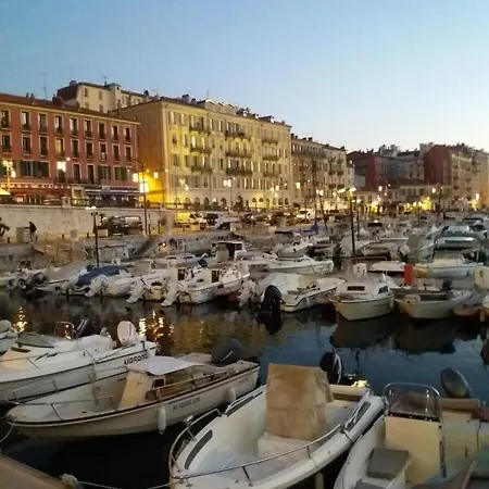 Lympia - & Ferry By Foot Balcony - By Tgb Apartment