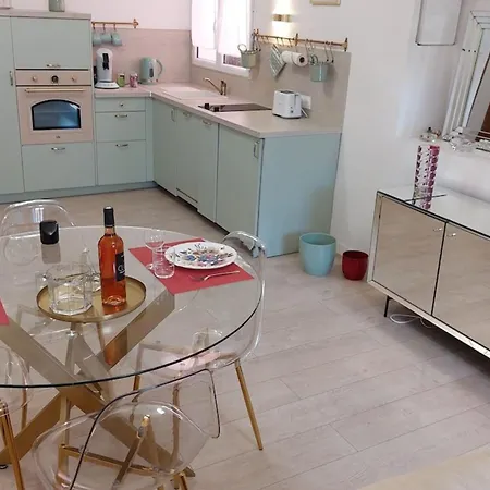 Apartment Lympia - & Ferry By Foot Balcony - By Tgb