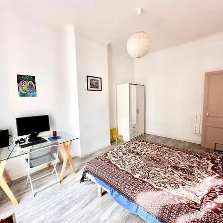Large Flat W Balcony Centre Apartment Nice