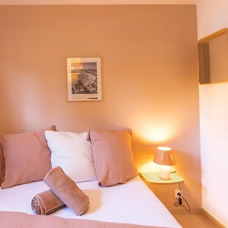 #41 Flat For 6, 3 Bdrs Parking Wifi 5mins Walk Tram T1 *