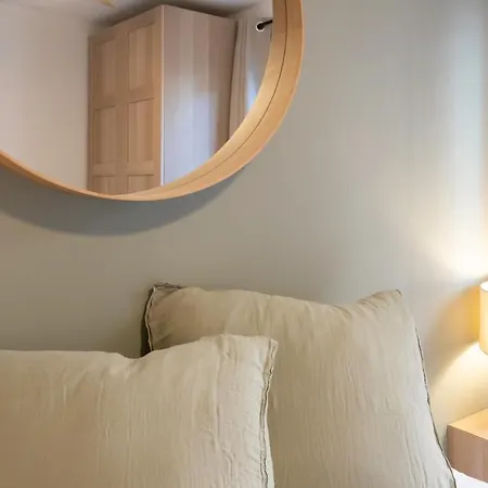 #41 Flat For 6, 3 Bdrs Parking Wifi 5mins Walk Tram T1 Apartment