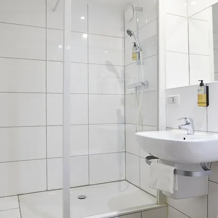 Hotel Kyriad - Stade 3*
