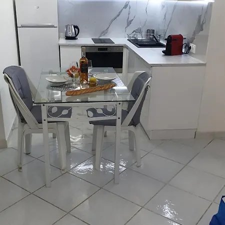 Seaside Apartment *