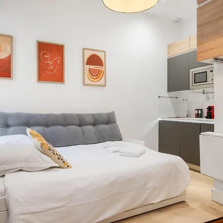 Charme Nicois Avec Terrasse En Apartment *