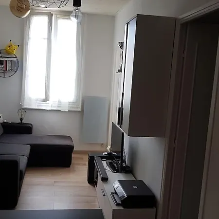 Apartment Charming 2-room In Saint Jean D'angely District