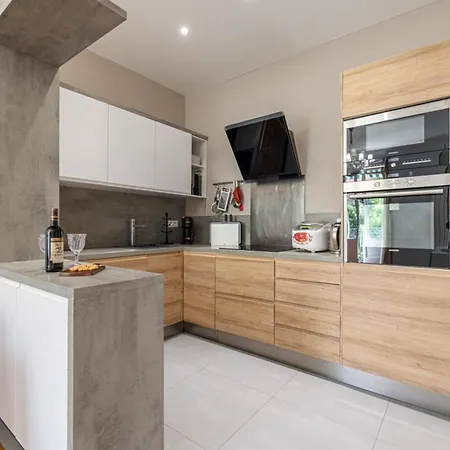 Apartman Joffre 49-d - Charming 2 Bedroom - Carre D'or