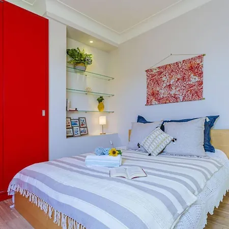 Berlioz 1 - City Center 2 Rooms - Last Floor Apartment
