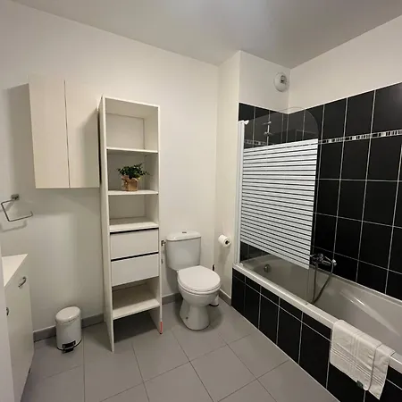 4 Personnes - Clime - Terrasse - Pr Port - Centre - Gare - Tramway Appartement Nice