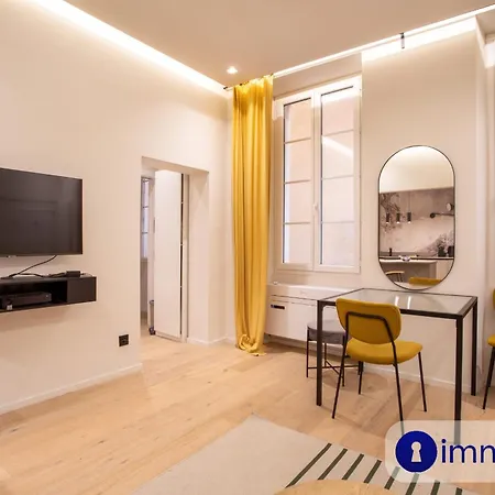 Air-conditioned In Old Apartment