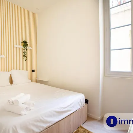 Air-conditioned In Old Apartment Nice