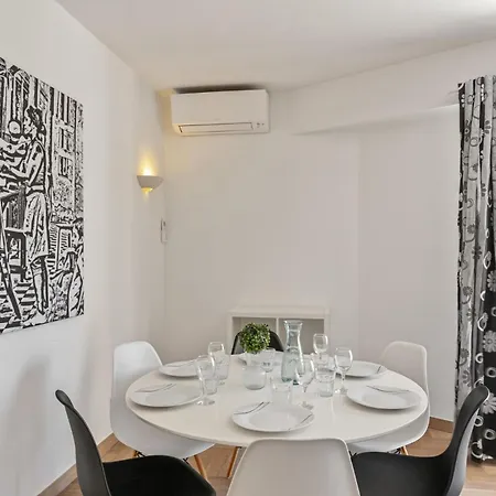 Hotel apartamentowy De Dijon Fshh *