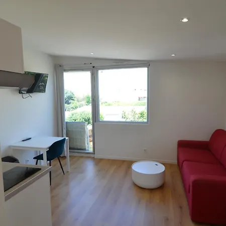 Апартаменты Cassin - Next To Tramway Line 2 Near Airport *