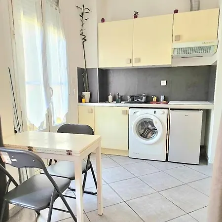 Cocoon Moderne, Close To Train Station & Shops דירה *