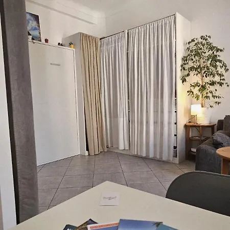Cocoon Moderne, Close To Train Station & Shops דירה