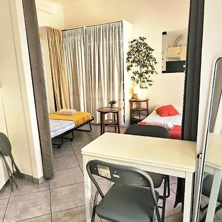 Cocoon Moderne, Close To Train Station & Shops