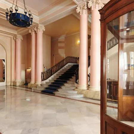 Le Royal Res. Negresco Five Stars House *