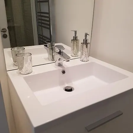 R.d.v. Center Apartment *