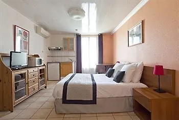 Ajoupa Hotel 2*