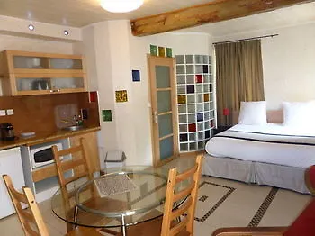 Ajoupa Hotel 2*