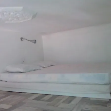 Backpackers S1 & S2 Apartment *
