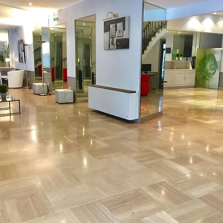 Ambassador Hotel 3*
