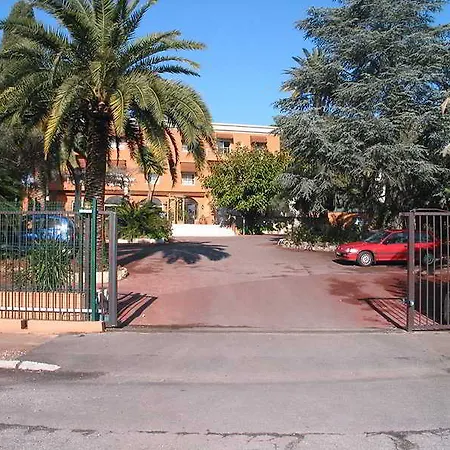 Отель Anis