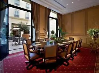 Du Petit Louvre Hotel *