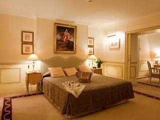 Hotel Du Petit Louvre *