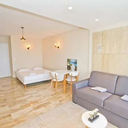 Promenade - Cosy Sea Front Apartment *