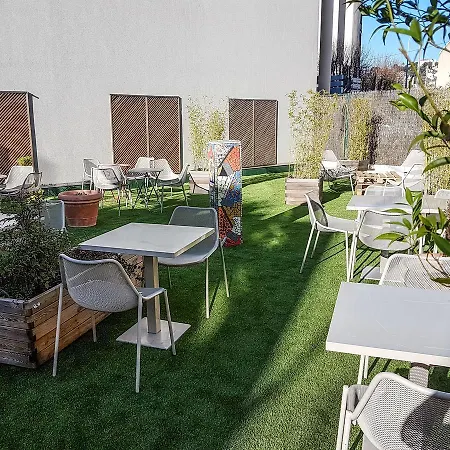 Esatitude Hotel