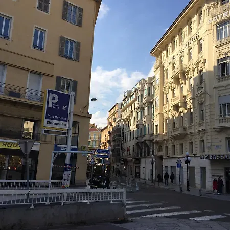 Ambassador Hotel 3*