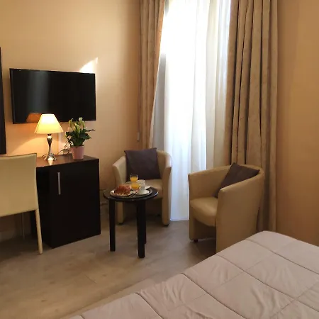 Ambassador Hotel 3*