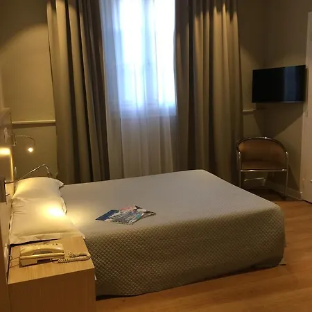 Hotel Ambassador