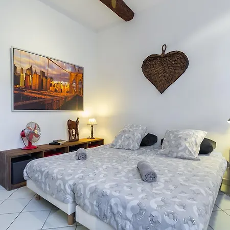 Ste Reparate F4 Moderne, Design, Place Rossetti, Heart Old Town Apartment *