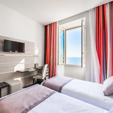 Le Saint Paul Hotel