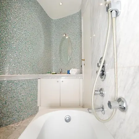Appartamento Le Royal Res. Negresco Five Stars House *