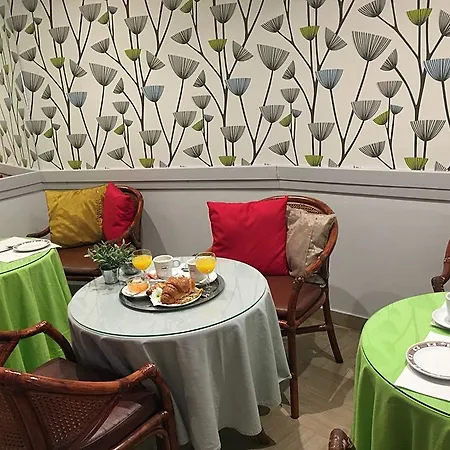 Ambassador Hotel 3*