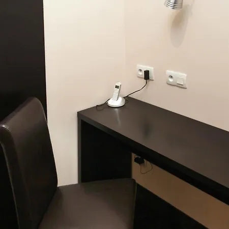 Hotel Trocadero 2*