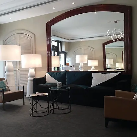 By Ihg