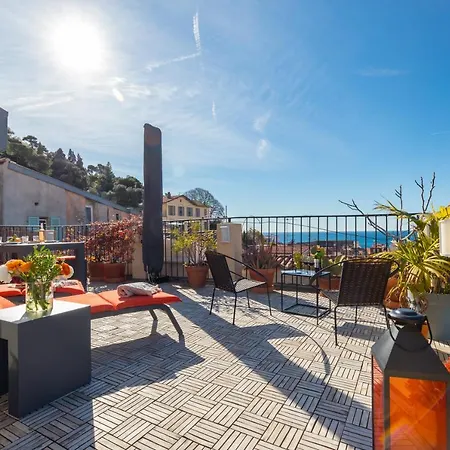 Le Chateau - The Beautiful Sight In Old Town, Private Terrace Apartment