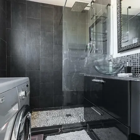 Le Mantega - F2 Moderne,centre Ville, 2 Grandes Terrasses,climatisation, Ascenseur Appartement Nice