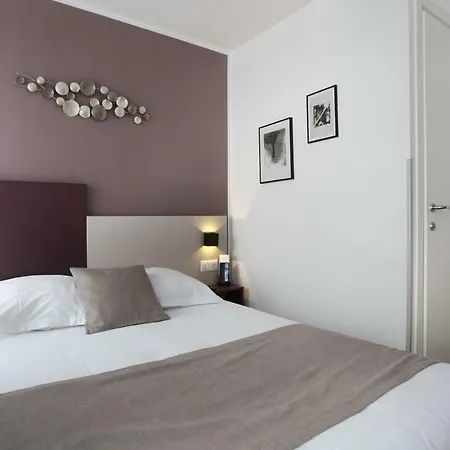 Alcove Hotel