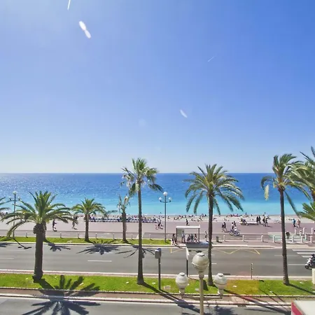 Promenade - Sea Front Palatin Apartment *