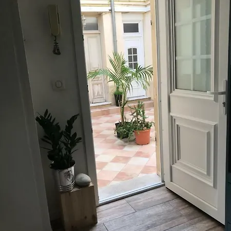 Apartment Garden Carras