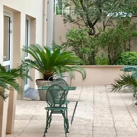 Ξενοδοχείο Easyhotel Old Town 2*