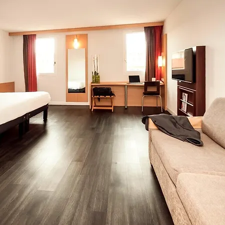 Easyhotel Old Town 2*