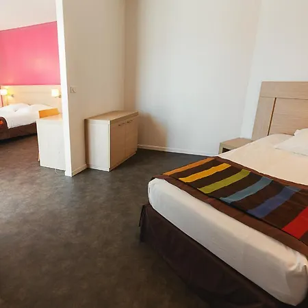 Esatitude Hotel