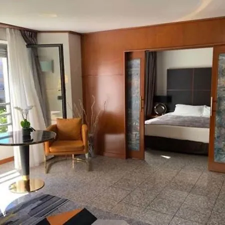 Goldstar & Hotel 4*