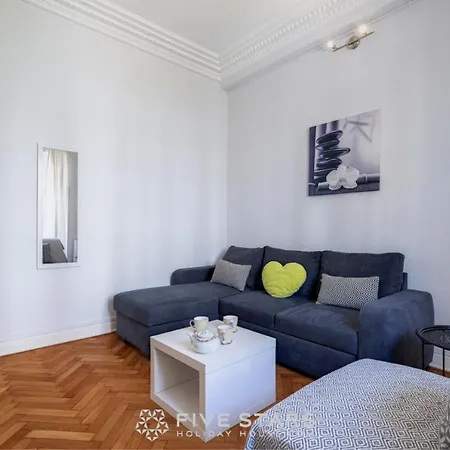 Studio 53 Five Stars Holiday House *