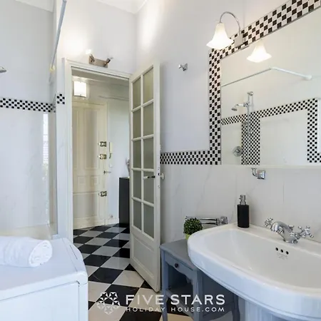 Studio 53 Five Stars Holiday House